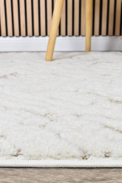 August A1327A Cream Runner