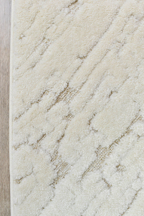 August A1327A Cream Runner